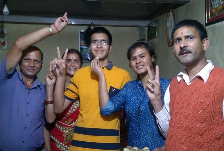 Uk Board Result 2020 Live Updates: Ubse Class 10th 12th Results Uttarakhand Board Latest News In Hindi tea shopkeeper son tops