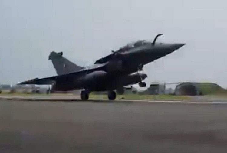Rafale Fighter Jets In India Live Updates News In Hindi Indian Air Force Ambala Air Base section 144 rks bhadauria