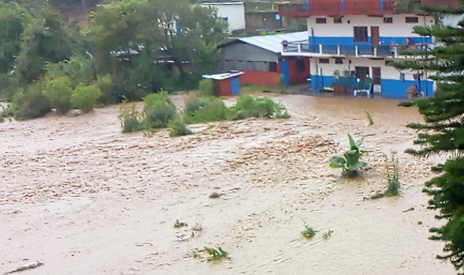 मंगलवार की रात हुई मूसलाधार बारिश से पिथौरागढ़ की रई गाड़ उफान पर आ गई। मंगलवार की रात हुई मूसलाधार बारिश से पिथौरागढ़ की रई गाड़ उफान पर आ गई।