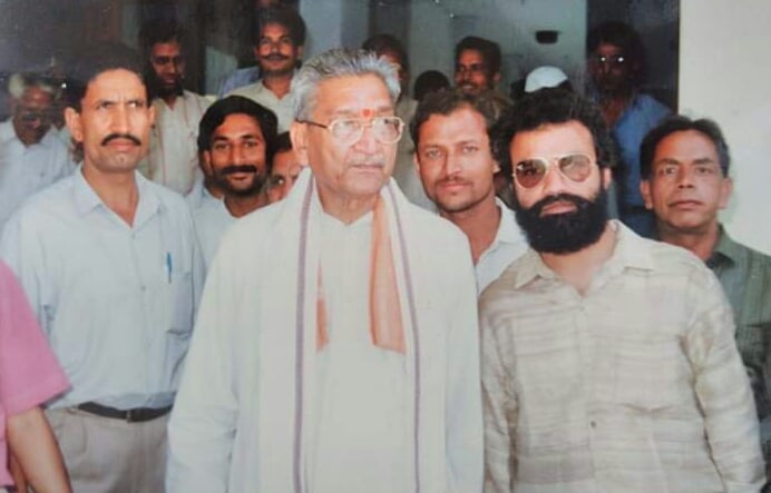 देवबंद में धर्म सभा के बाद श्री राधा वल्लभ मंदिर के दर्शन करने जाते विहिप के अंतरराष्ट्रीय अध्यक? देवबंद में धर्म सभा के बाद श्री राधा वल्लभ मंदिर के दर्शन करने जाते विहिप के अंतरराष्ट्रीय अध्यक?