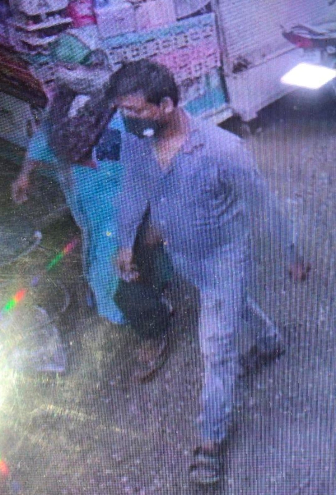 नानौता में सीसी टीवी में कैद हुए चोरी के आरोपी महिला पुरुष