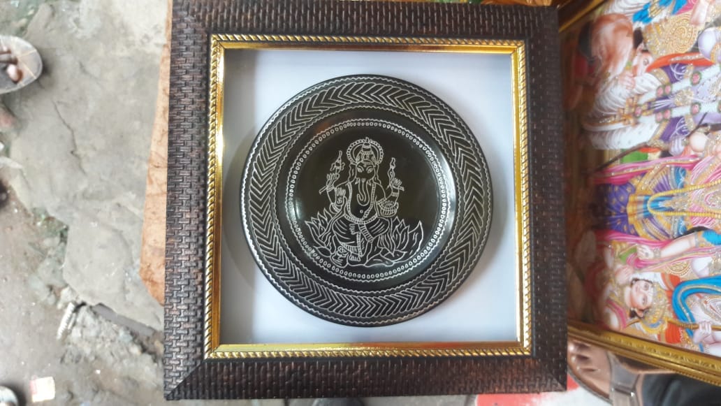 प्रधानमंत्री से भेंट करने के लिए तैयारी की गई निजामाबाद की ब्लैक पॉटरी। प्रधानमंत्री से भेंट करने के लिए तैयारी की गई निजामाबाद की ब्लैक पॉटरी।