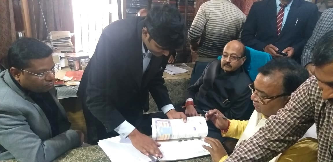 आजमगढ़ के लालगंज तहसील में अपनी संपत्ति आरएसएस के सेवा भारती के नाम करने पहुंचे राज्यसभी सांसद अ?