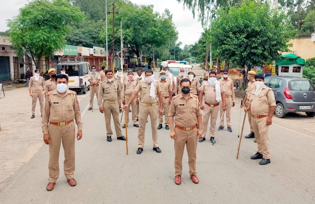 मंडावर में ईद उल अजहा पर तैनात पुलिस बल। मंडावर में ईद उल अजहा पर तैनात पुलिस बल।