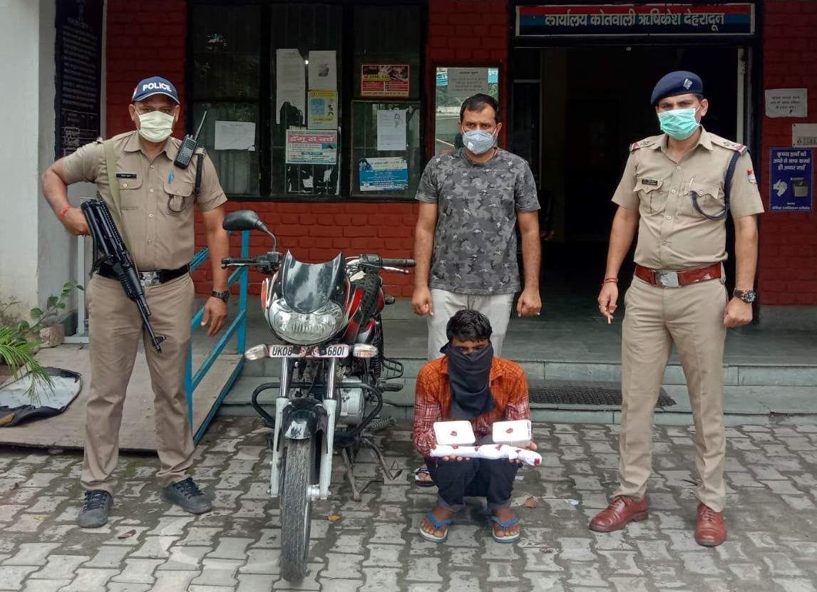 कोतवाली पुलिस की गिरफ्त में आरोपी। कोतवाली पुलिस की गिरफ्त में आरोपी।