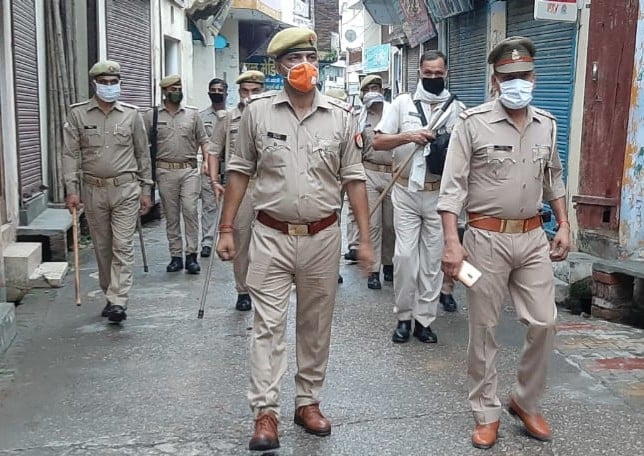 चिलकाना में गश्त करती पुलिस। चिलकाना में गश्त करती पुलिस।