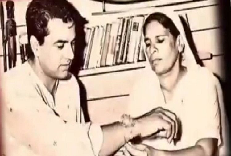 अपनी मुंहबोली बहन के साथ धर्मेंद्र