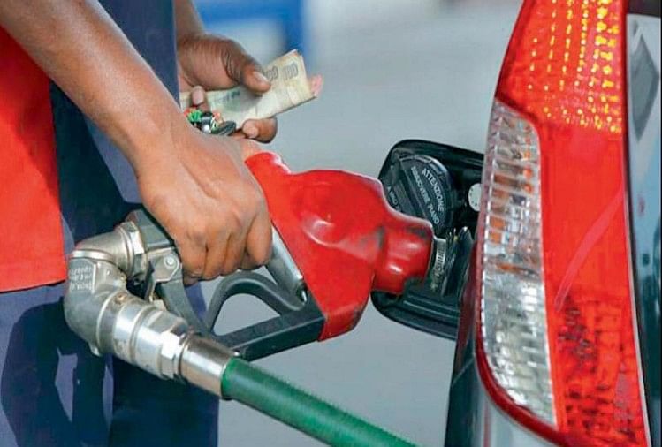 Petrol Diesel Price : एक दिन राहत के बाद आज फिर बढ़े पेट्रोल-डीजल के दाम,  जानिए कितनी रहीं कीमतें - Business News In Hindi