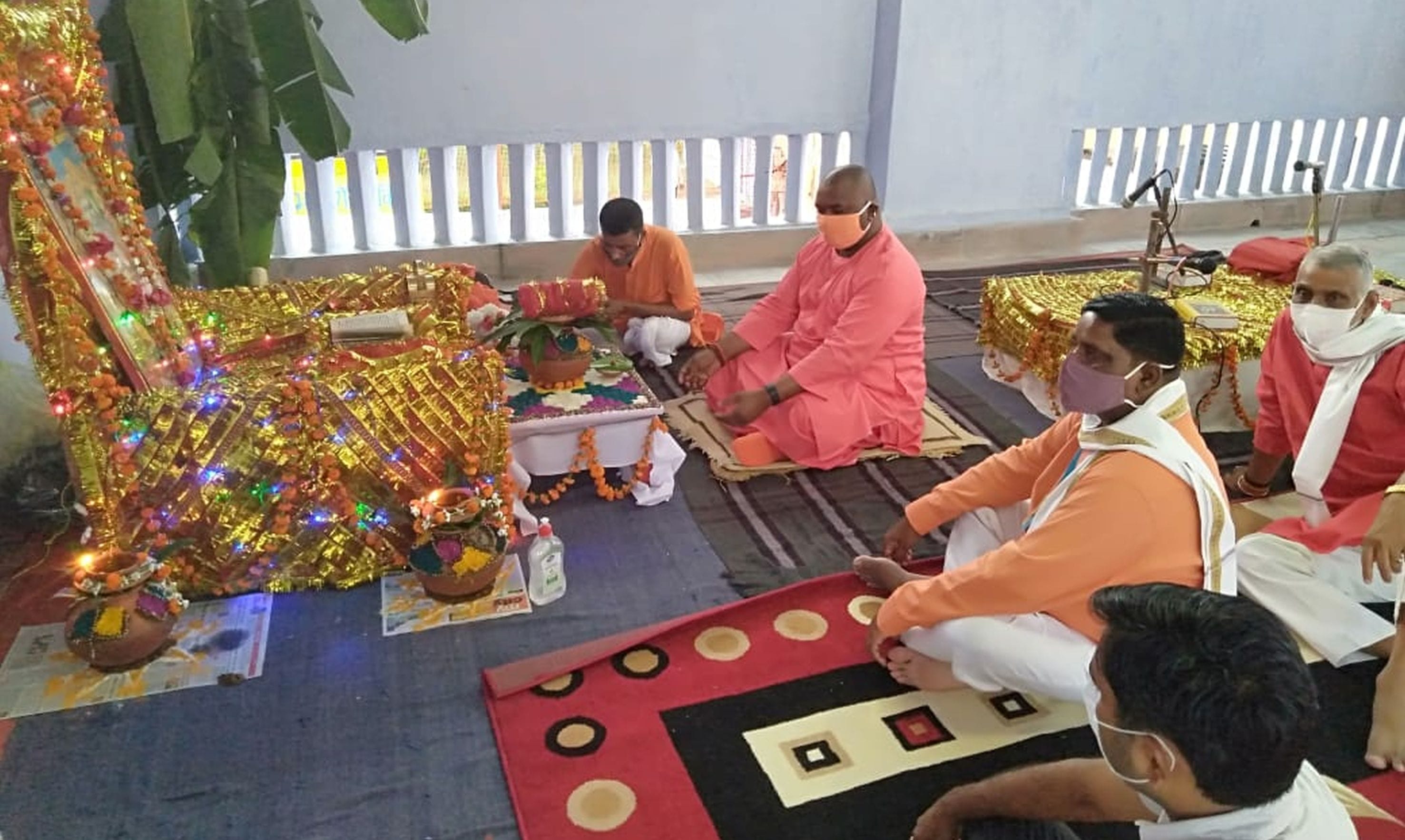 बलरामपुर के शक्तिपीठ देवीपाटन मंदिर में अखंड रामायण पाठ करते महंत मिथिलेश नाथ योगी बलरामपुर के शक्तिपीठ देवीपाटन मंदिर में अखंड रामायण पाठ करते महंत मिथिलेश नाथ योगी