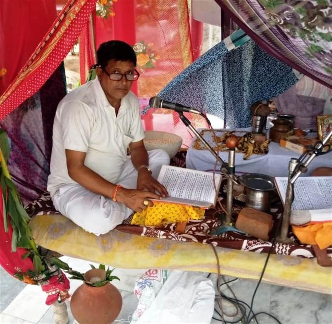 कजरौठी में रामायण पाठ करते समाजसेवी महाराज सिंह। कजरौठी में रामायण पाठ करते समाजसेवी महाराज सिंह।