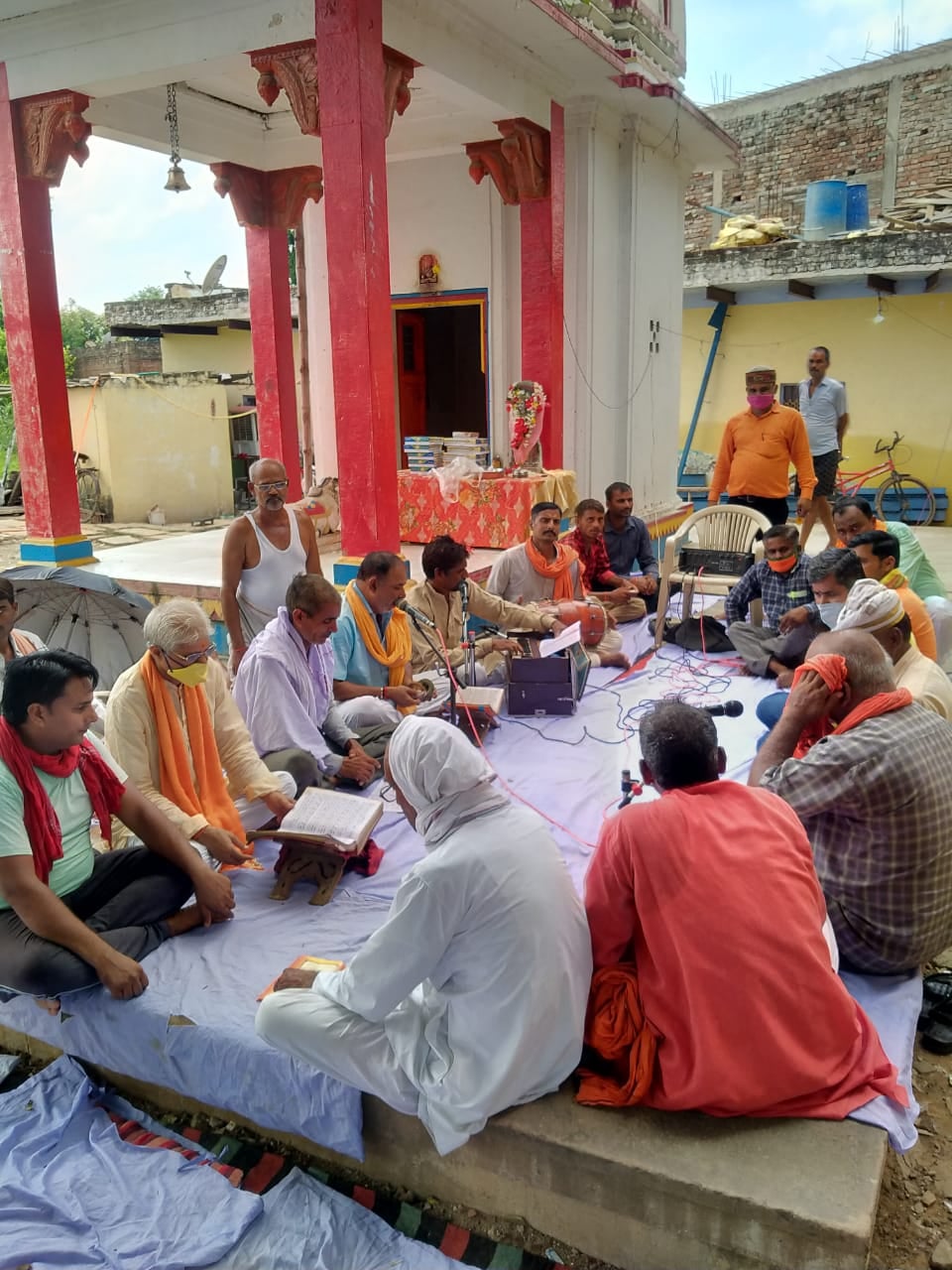 भाजपा के पूर्व जिला अध्यक्ष एवं काशी प्रांत के क्षेत्रीय उपाध्यक्ष बालेंद्र त्रिपाठी अयोध्या म?