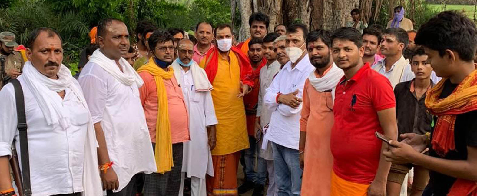 पहड़ियादाई मंदिर में रामजन्म भूमि पूजन का जश्न मनाने को विधायक प्रकाश द्विवेदी के साथ उपस्थित स? पहड़ियादाई मंदिर में रामजन्म भूमि पूजन का जश्न मनाने को विधायक प्रकाश द्विवेदी के साथ उपस्थित स?