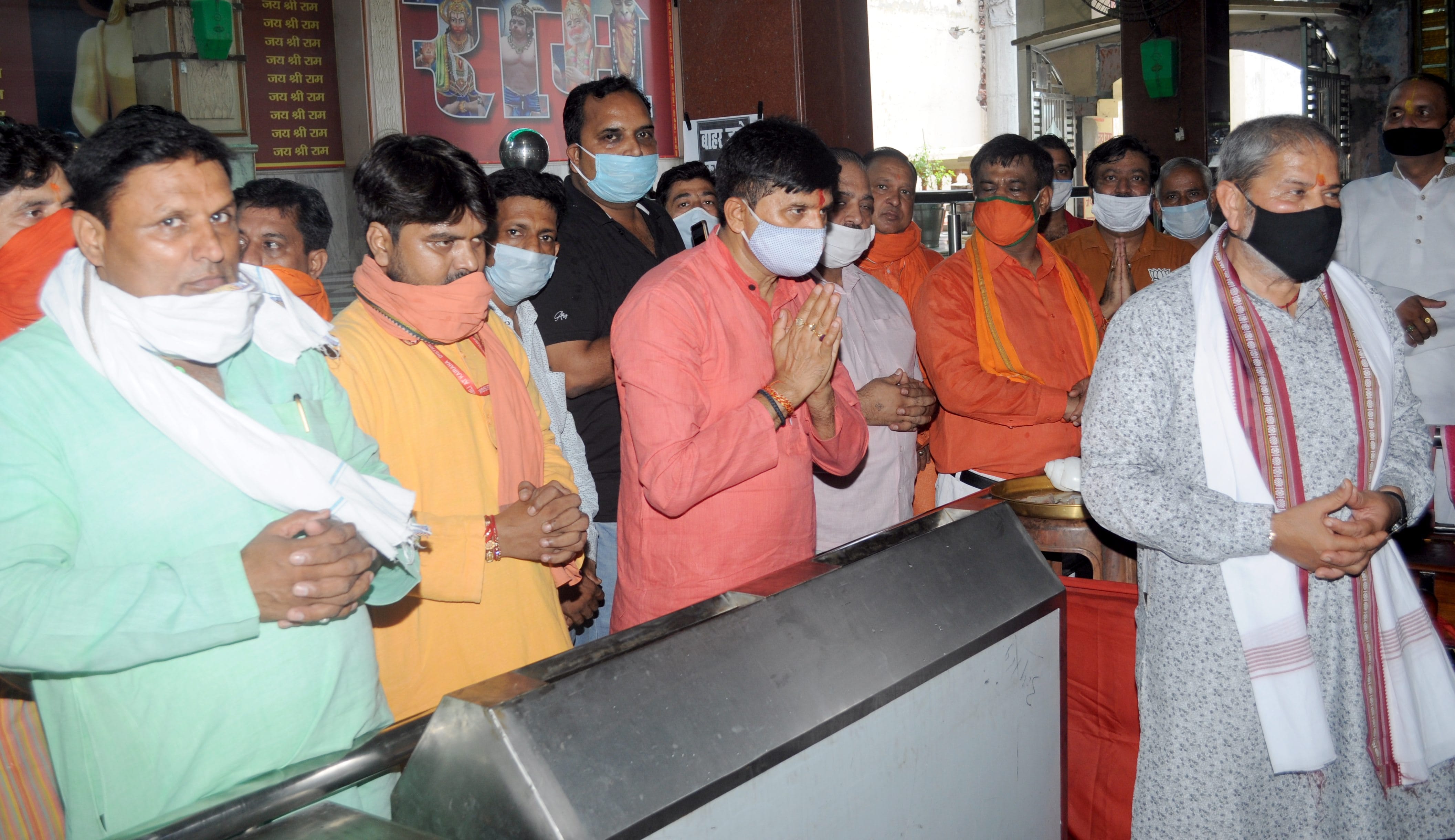 शामली अयोध्या में श्रीराम मन्दिर शिलान्यास के अवसर पर हनुमान धाम पर भगवान श्री राम की आरती करते शामली अयोध्या में श्रीराम मन्दिर शिलान्यास के अवसर पर हनुमान धाम पर भगवान श्री राम की आरती करते