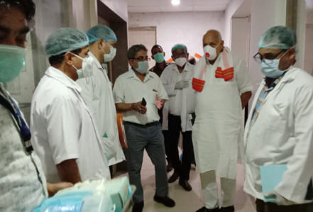 जिला अस्पताल का निरीक्षण प्रभारी मंत्री सूर्य प्रताप शाही