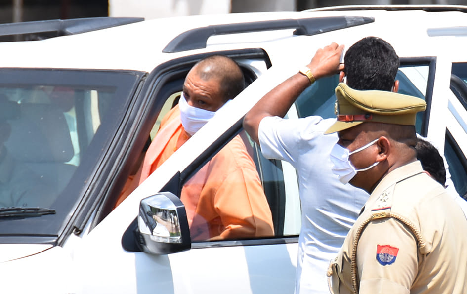सहारनपुर के पुलिस लाइन पहुंचे मुख्य मंत्री योगी आदित्य नाथ सहारनपुर के पुलिस लाइन पहुंचे मुख्य मंत्री योगी आदित्य नाथ
