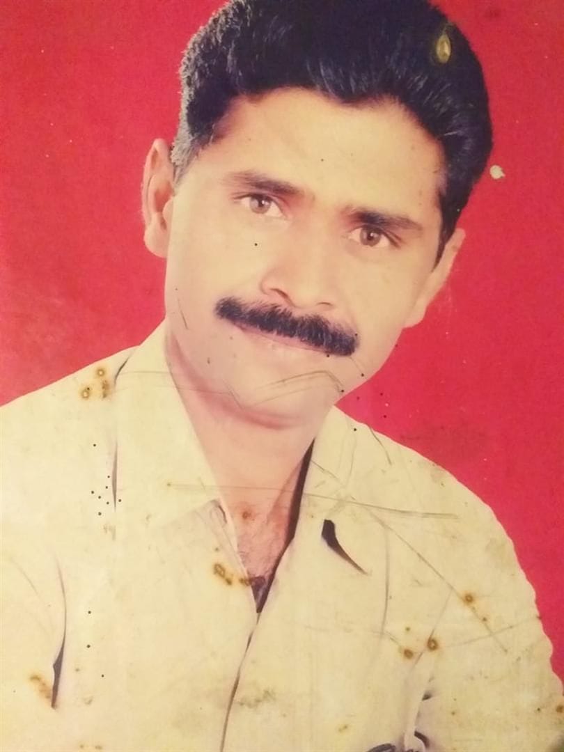 हाथरस: सलेमपुर के निकट हादसे में मृत सुरेश उर्फ सुरेंद्र का फाइल फोटो। हाथरस: सलेमपुर के निकट हादसे में मृत सुरेश उर्फ सुरेंद्र का फाइल फोटो।