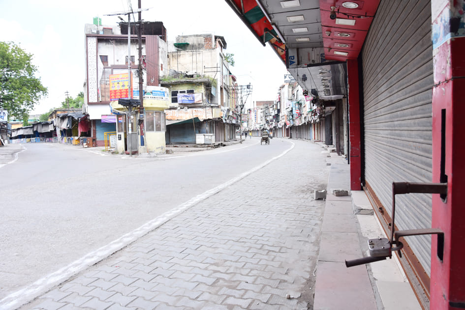 सहारनपुर में लॉकडाउन के नेहरू मार्केट में पसरा सन्नाटा। सहारनपुर में लॉकडाउन के नेहरू मार्केट में पसरा सन्नाटा।