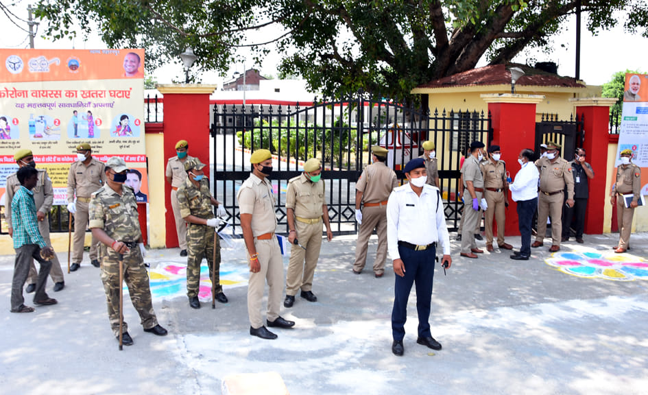 सहारनपुर में मुख्य मंत्री के सर्किट हाउस पर तैनात पुलिस सहारनपुर में मुख्य मंत्री के सर्किट हाउस पर तैनात पुलिस