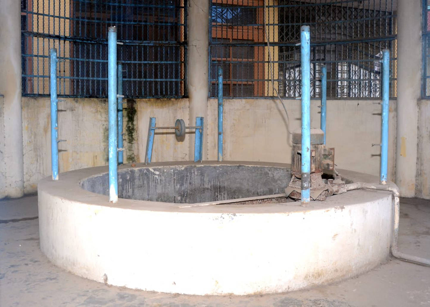 देवबंद में ठाकुर श्री राधानवरंगी लाल का मंदिर के पीछे स्थित कुआ।