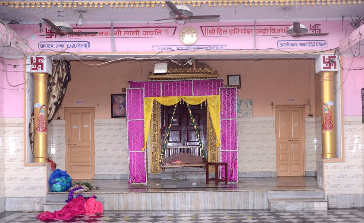देवबंद स्थित ठाकुर श्री राधानवरंगी लाल का मंदिर।