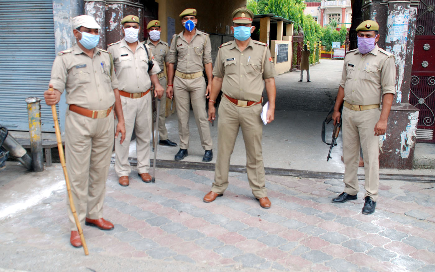 शामली वीवी इंटर कॉलेज में बीएड की प्रवेश परीक्षा के दोरान तैनात पुलिसकर्मी शामली वीवी इंटर कॉलेज में बीएड की प्रवेश परीक्षा के दोरान तैनात पुलिसकर्मी