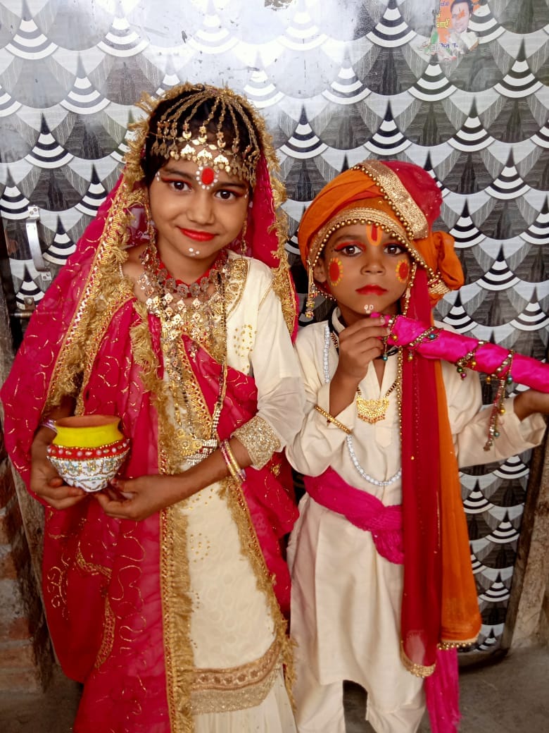 छुटमलपुर के प्राथमिक स्कूल नंबर दो में राधा कृष्ण के रुप में सजे बच्चें छुटमलपुर के प्राथमिक स्कूल नंबर दो में राधा कृष्ण के रुप में सजे बच्चें