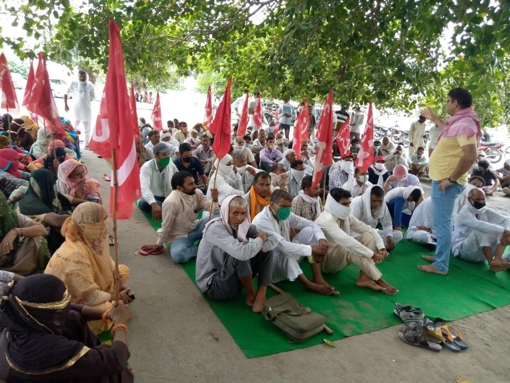  सरकार के खिलाफ लामबंद हुए कर्मचारी।