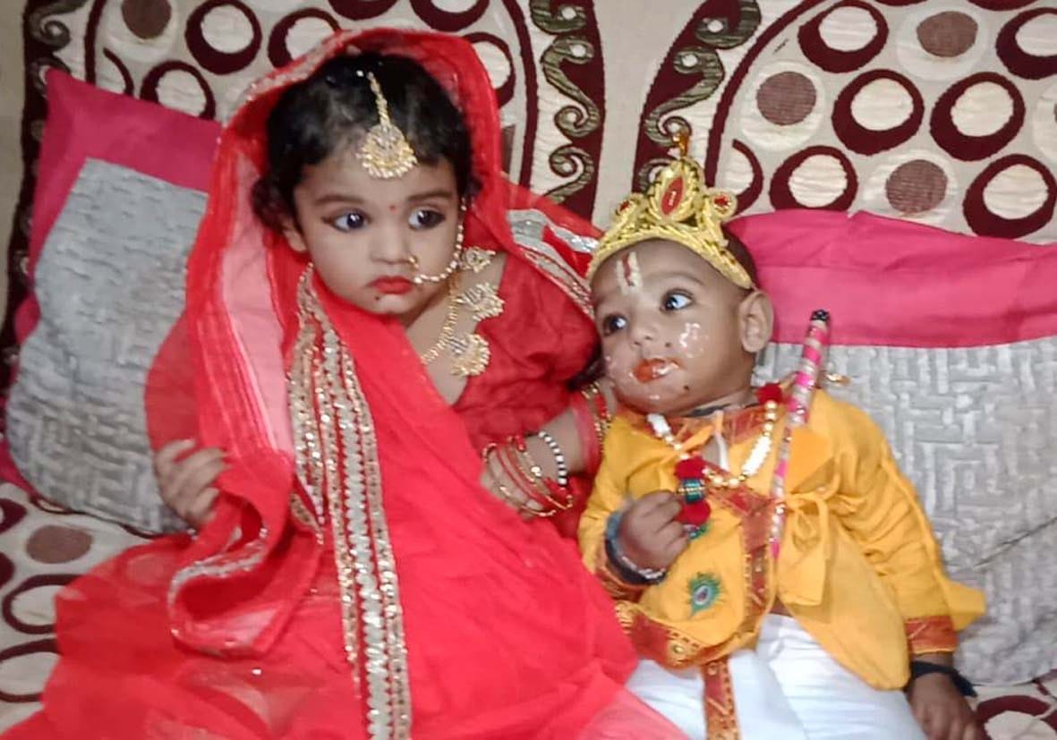 -राधा को रिझाते कृष्ण