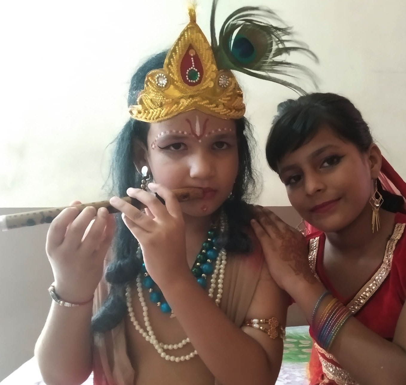राधा-कृष्ण की युगल जोड़ी में चरथावल में सजे बच्चे आर्यन और अंतीम राधा-कृष्ण की युगल जोड़ी में चरथावल में सजे बच्चे आर्यन और अंतीम