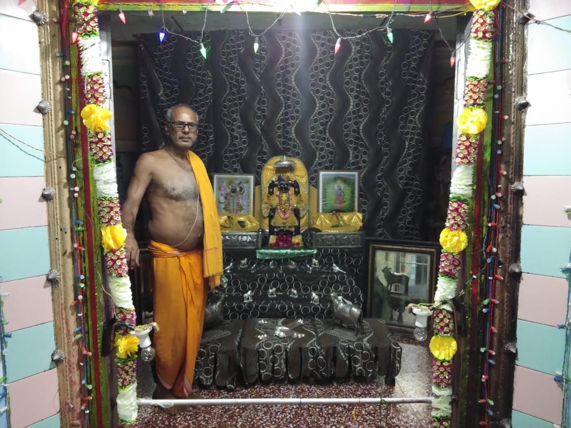 जाल न में द्वारकाधीश मंदिर में सजी झांकी