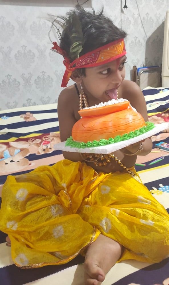 जन्माष्टमी के लिए पुराना पान दरीबा स्थित मिसीरपुर निवासी कृष्णा विश्वकर्मा पुत्र रोहित कुमार व? जन्माष्टमी के लिए पुराना पान दरीबा स्थित मिसीरपुर निवासी कृष्णा विश्वकर्मा पुत्र रोहित कुमार व?