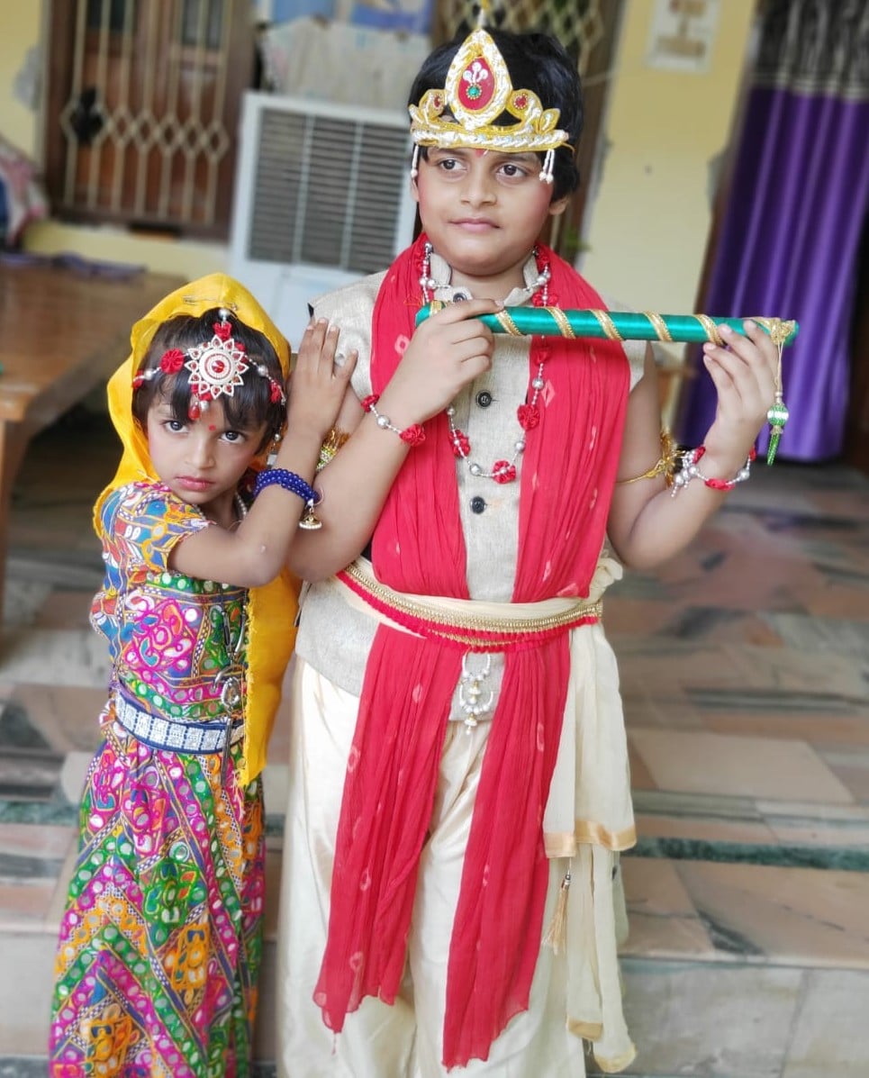 जन्माष्टमी के लिए सिटी रेलवे स्टेशन निवासी अंशिका चौरसिया व आदित्य चौरसिया शत्रुघ्न चौरसिया। जन्माष्टमी के लिए सिटी रेलवे स्टेशन निवासी अंशिका चौरसिया व आदित्य चौरसिया शत्रुघ्न चौरसिया।