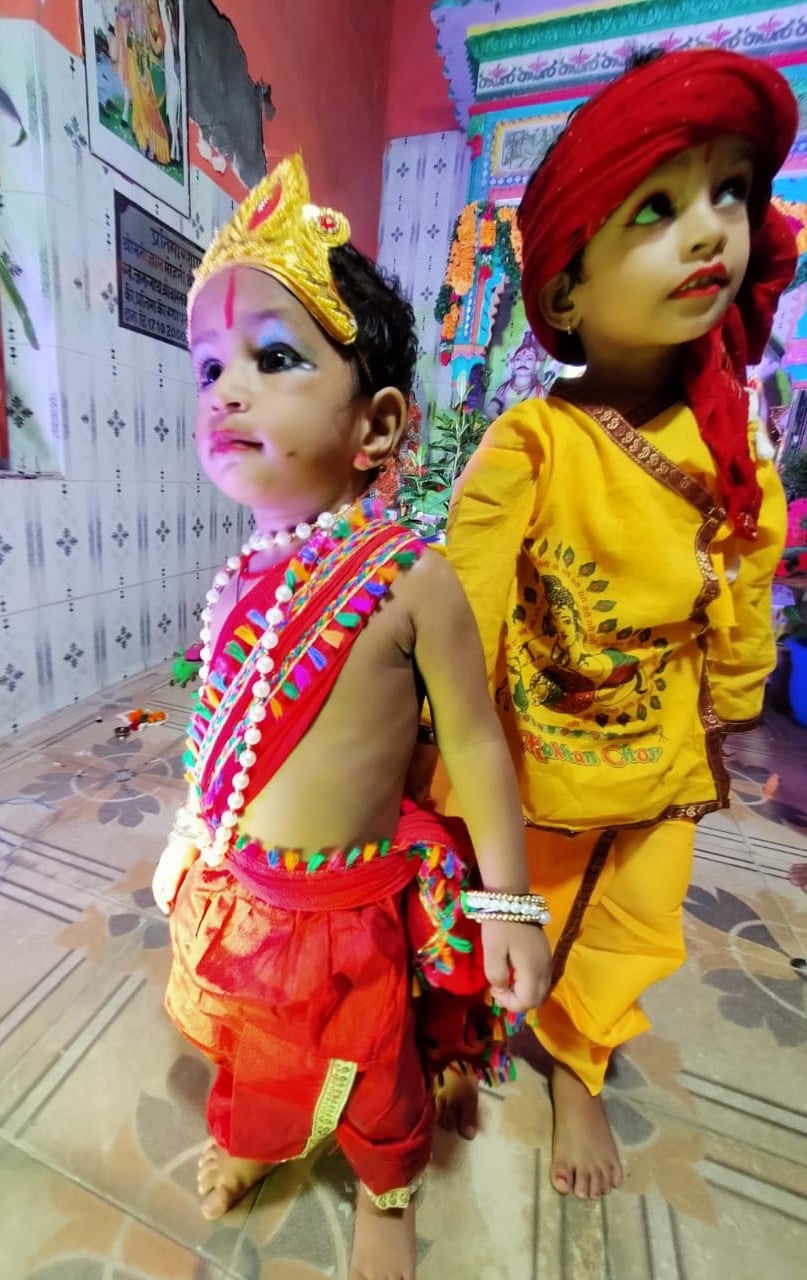 न् माष्टमी के लिए मछली शहर निवासी कुज पटवा व नित्या पटवा पुत्र व पुत्री बजरंगी पटवा। न् माष्टमी के लिए मछली शहर निवासी कुज पटवा व नित्या पटवा पुत्र व पुत्री बजरंगी पटवा।