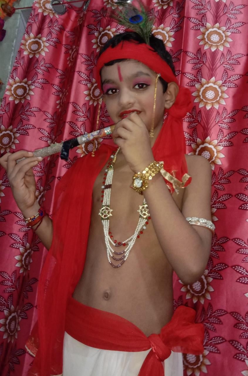जन्माष्टमी के लिए ओलन्दगंज की फल वाली गली निवासी आदर्श अग्रहरी पुत्र विनोद कुमार अग्रहरी। जन्माष्टमी के लिए ओलन्दगंज की फल वाली गली निवासी आदर्श अग्रहरी पुत्र विनोद कुमार अग्रहरी।