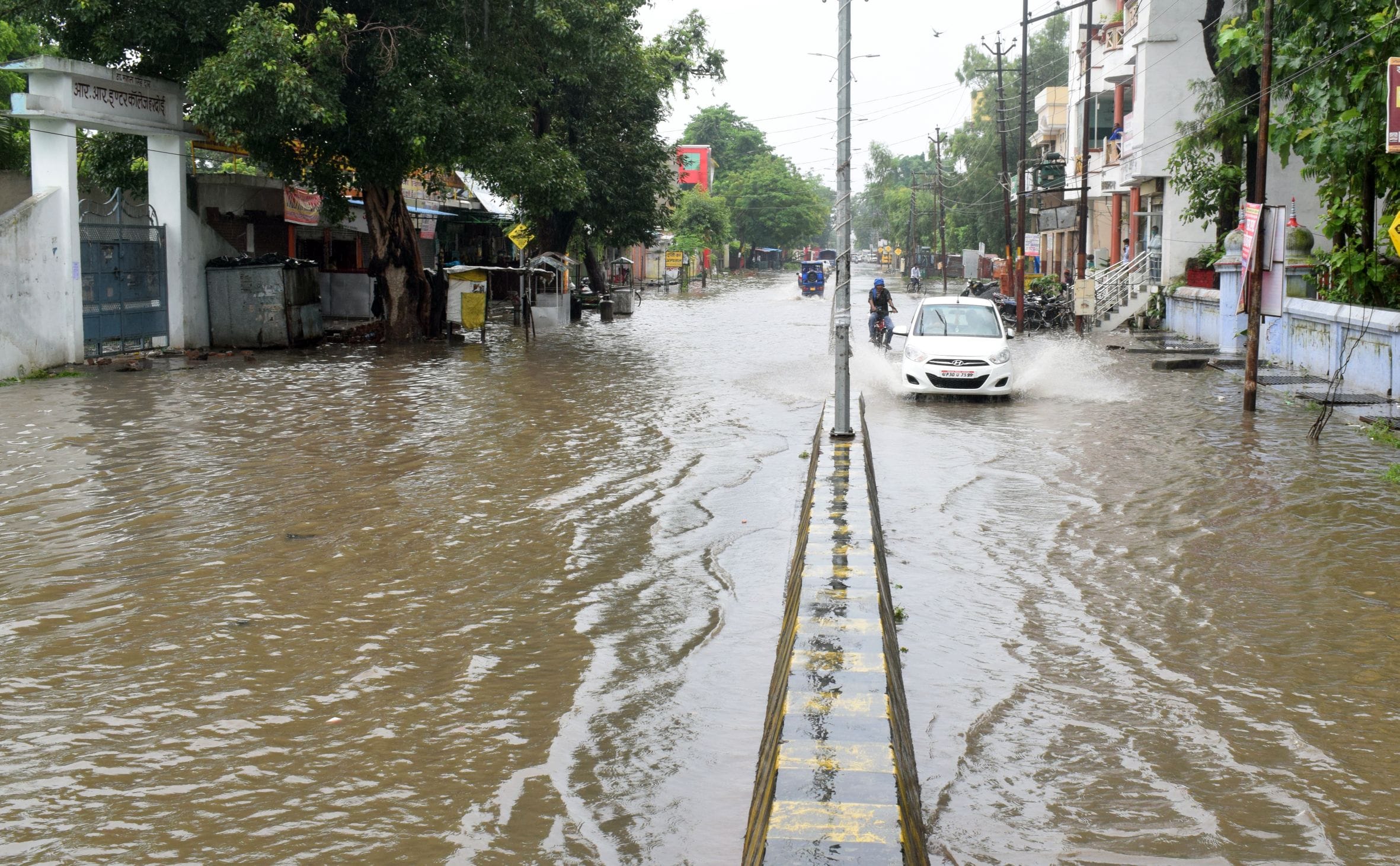 फोटे-7- नघेटा रोड पर जलभराव की कुछ यूं दिखी तस्वीर। संवाद