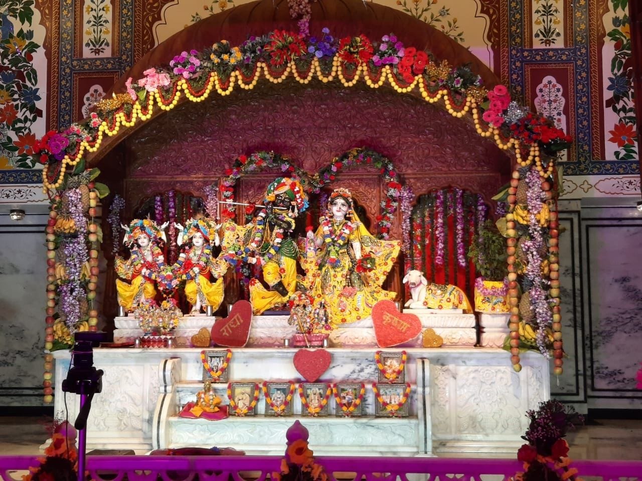 बहादुरगढ़ स्थित इस्कान मंदिर में विराजमान श्री राधा मदन गोपाल। बहादुरगढ़ स्थित इस्कान मंदिर में विराजमान श्री राधा मदन गोपाल।