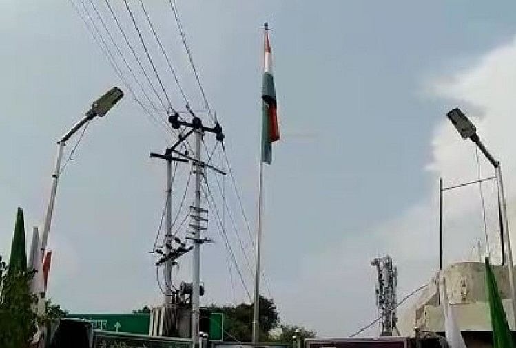 सेल्फी प्वाइंट पर लहराता तिरंगा