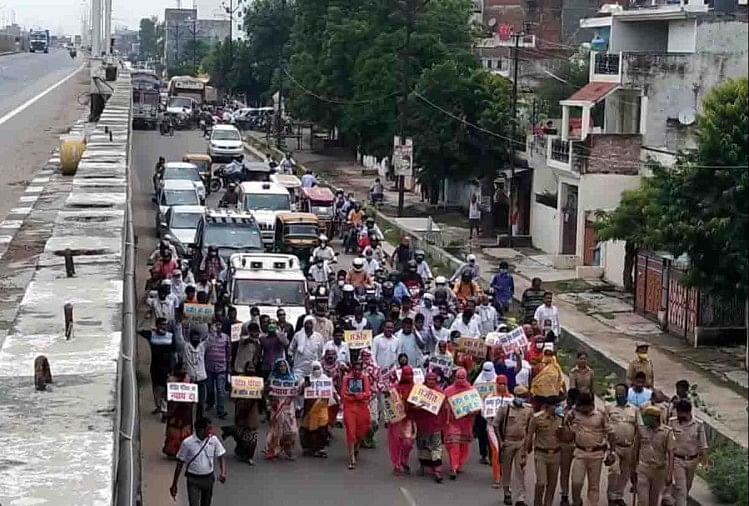 सीएम से मिलने के लिए पैदल निकले संजीत के परिजन