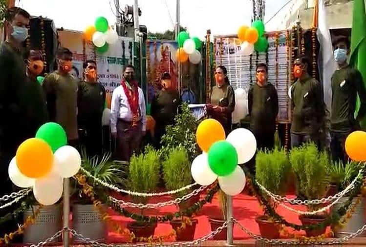 स्वतंत्रता दिवस 2020: सेल्फी प्वाइंट पर हुआ ध्वजारोहण
