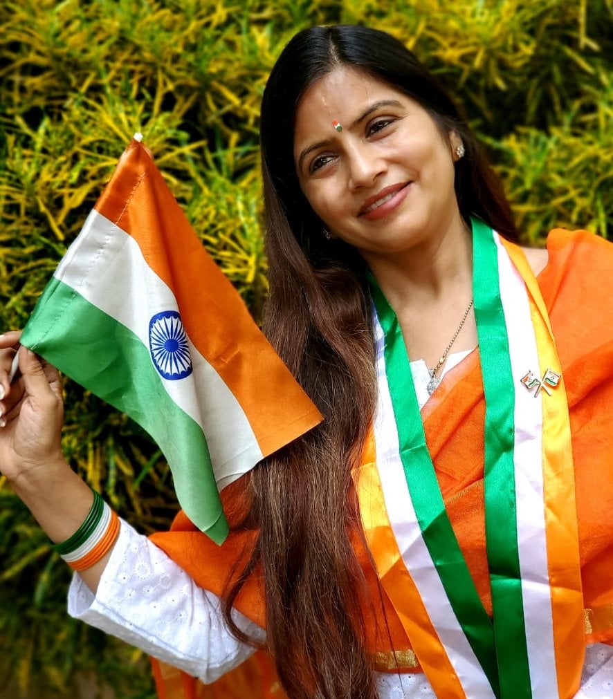 नजीबाबाद में आजादी के परवानों को सेल्यूट करतीं समाजसेवी शैफाली गुप्ता। नजीबाबाद में आजादी के परवानों को सेल्यूट करतीं समाजसेवी शैफाली गुप्ता।