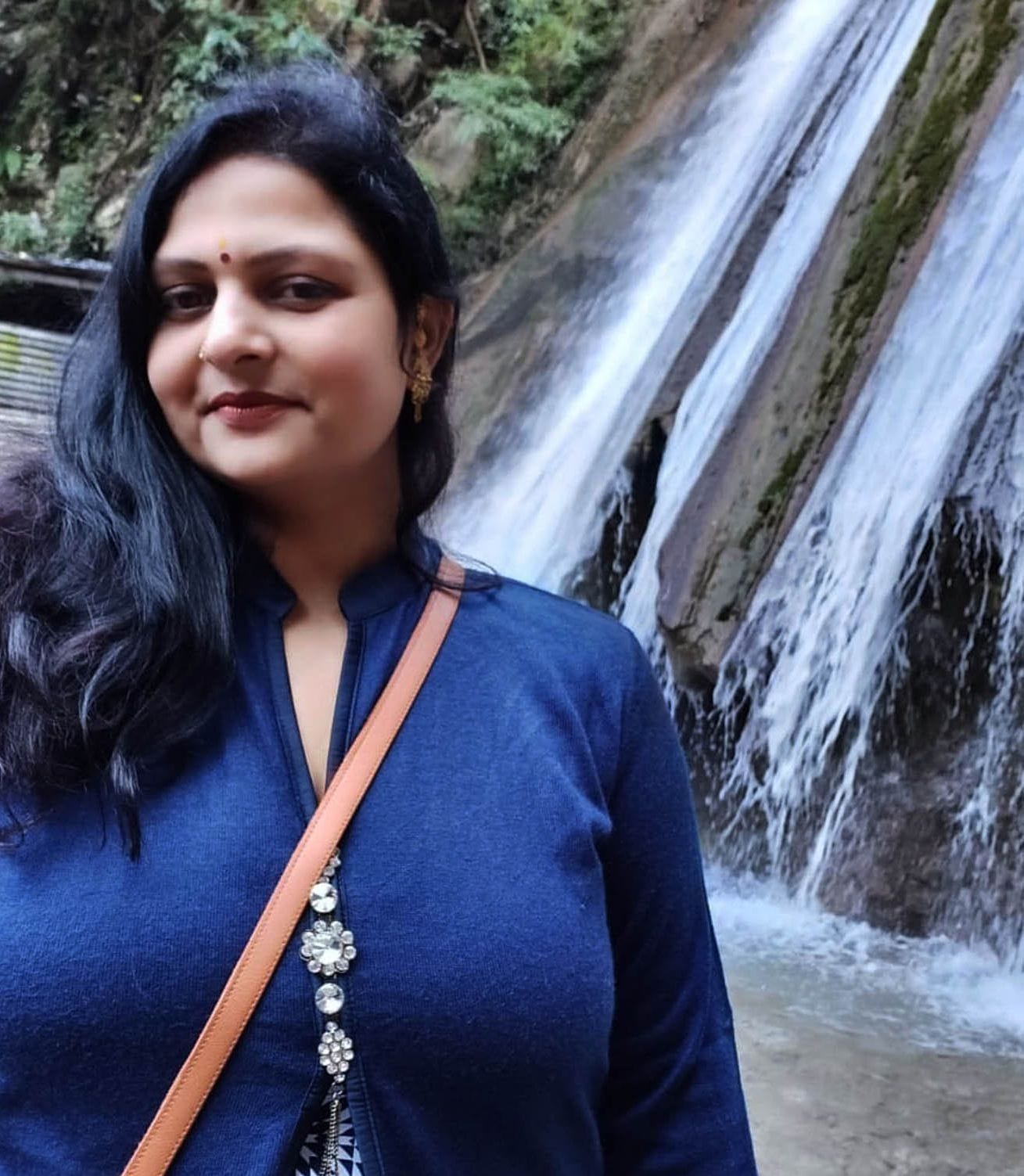 फोटो ग्राफी के चरथावल की शौकीन दंपती द्वारा घूमने के दौरान ली गई सेल्फी और पहाड़ों की वादियों में