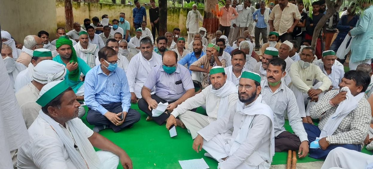 रामराज थाने पर गन्ने के भुगतान को लेकर धरनारत भाकियू के कार्यकर्ता। रामराज थाने पर गन्ने के भुगतान को लेकर धरनारत भाकियू के कार्यकर्ता।
