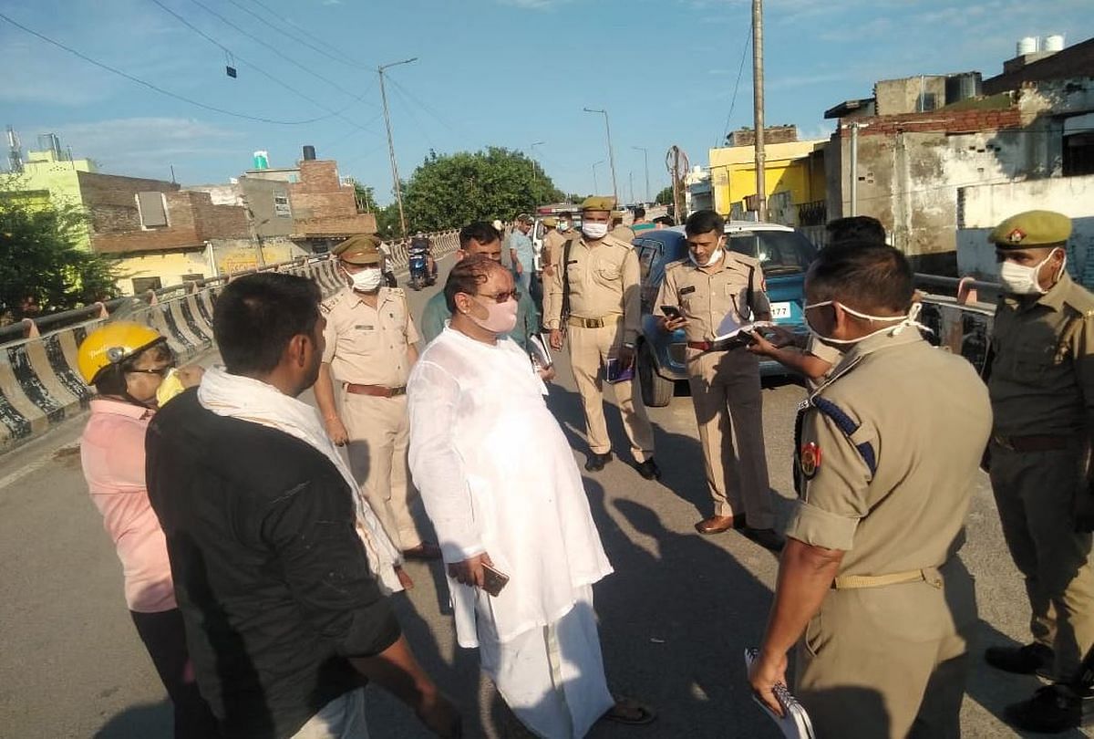 घटनास्थल पर पुलिस