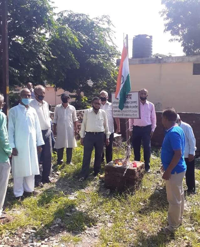 सेवानिवृत्त राजकीय पेंशनर्स संगठन की ओर से किया गया ध्वजारोहण । सेवानिवृत्त राजकीय पेंशनर्स संगठन की ओर से किया गया ध्वजारोहण ।