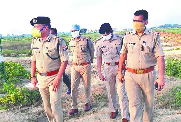 आईजी ने थपथपाई पुलिस टीम की पीठ