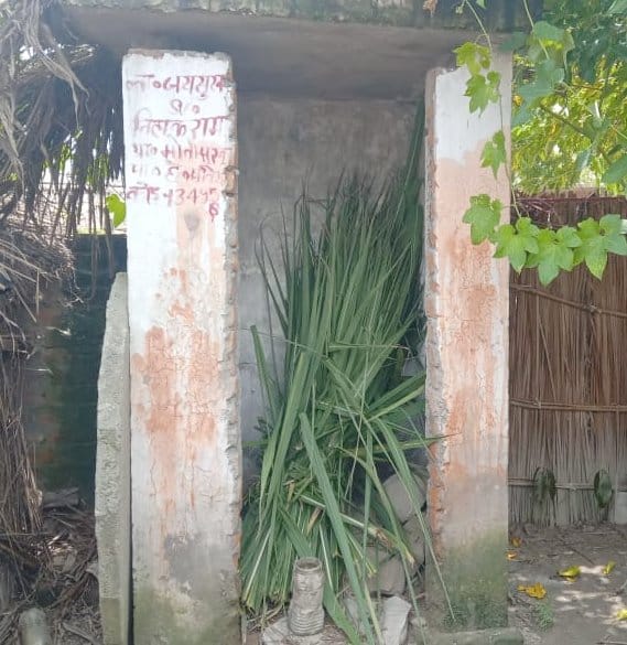 निघासन क्षेत्र में शौचालय में धरा जानवरों का चारा