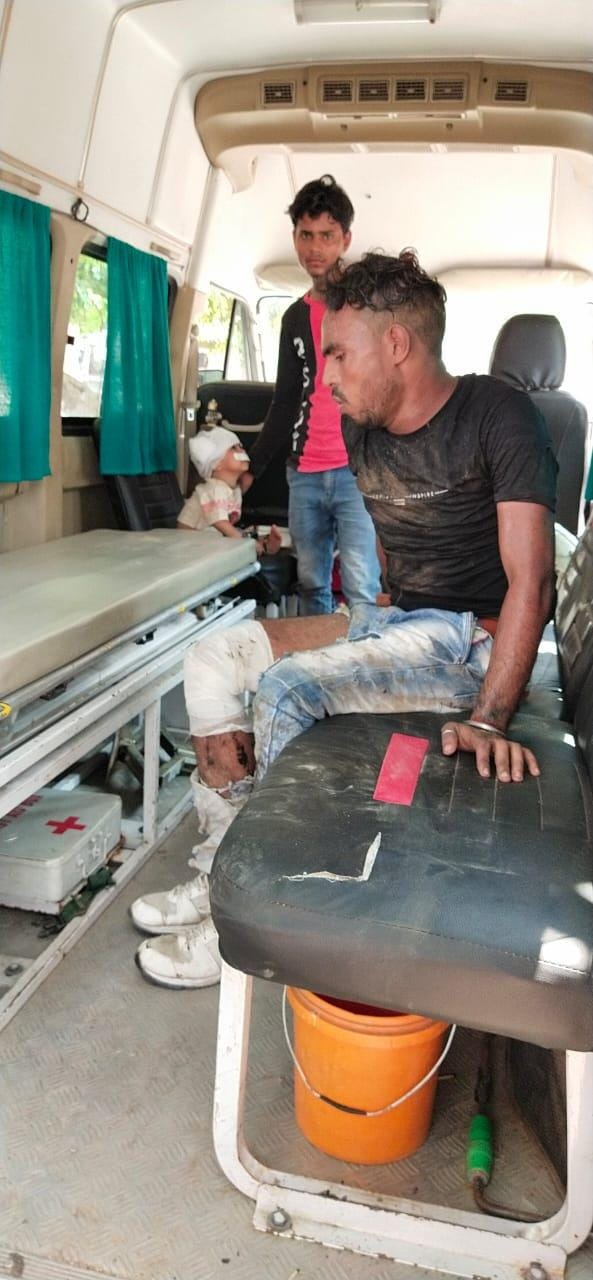 सड़क दुर्घटना में घायल सड़क दुर्घटना में घायल