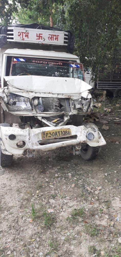 फतनपुर थाने के नौडेरा नहर पर दुर्घटनाग्रस्त पिकअप। फतनपुर थाने के नौडेरा नहर पर दुर्घटनाग्रस्त पिकअप।