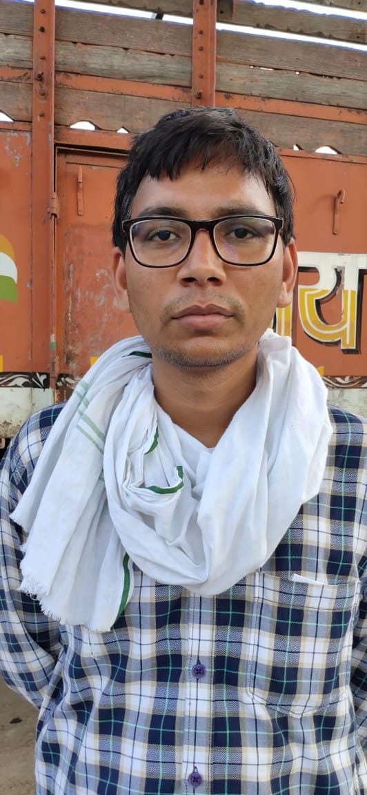 ठेकेदार अभय सिंह।