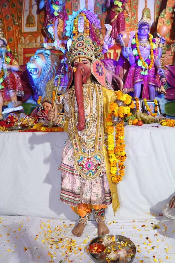 शामली के खेड़ी खुशनाम में गणेश जी का रूप धरे बालिका गौरी ठाकुर। शामली के खेड़ी खुशनाम में गणेश जी का रूप धरे बालिका गौरी ठाकुर।